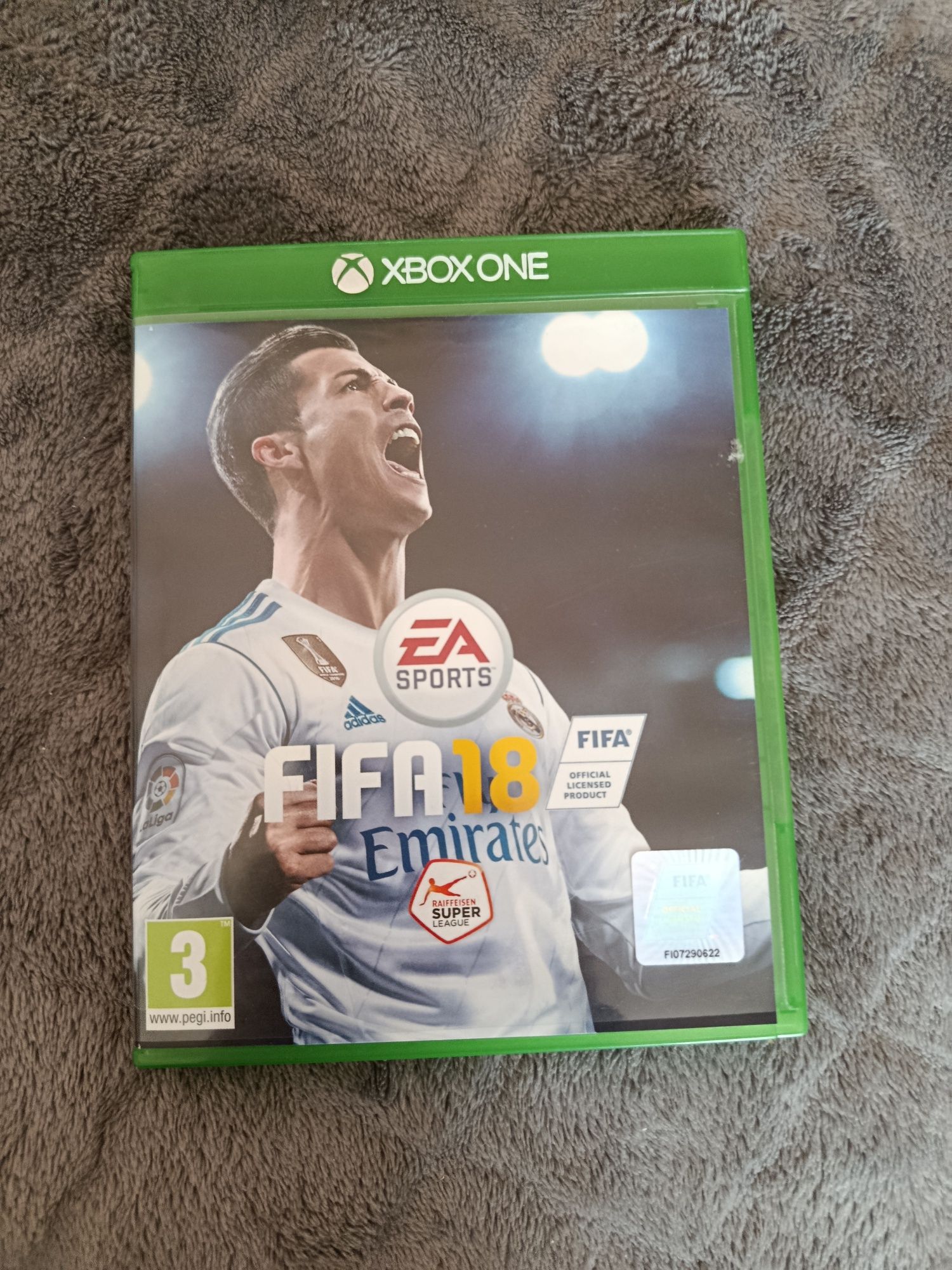 XBOX One 1 tb / 2 pady / słuchawki / FIFIA 18 / FIFA 16