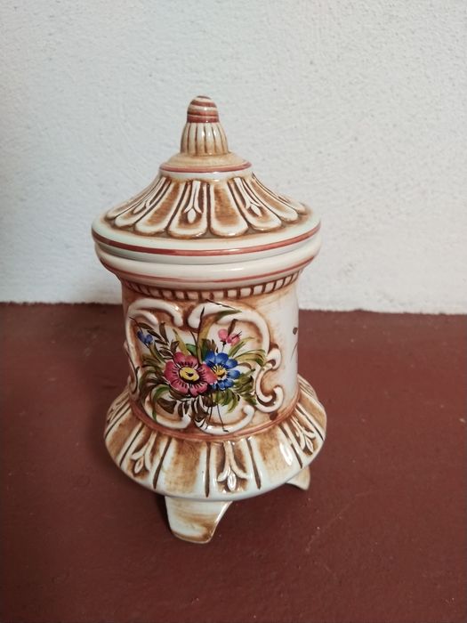 Pote decorativo antigo de chá/café