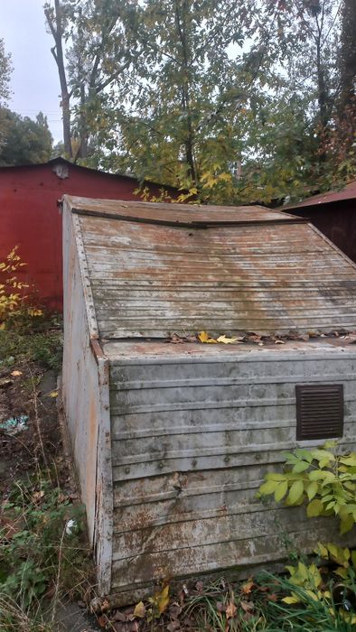 Продається.  Гараж з місцем, на Відрадному "мушля або ракушка" .