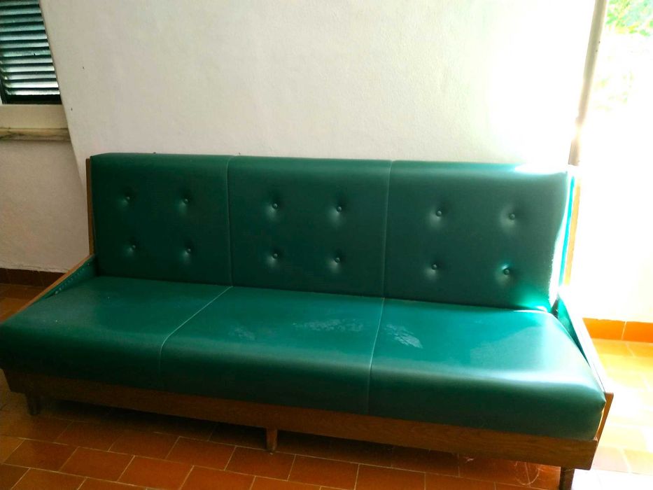 Sofá-cama Vintage, em napa verde