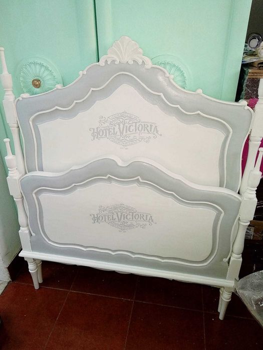 Cama romântica para quarto solteiro