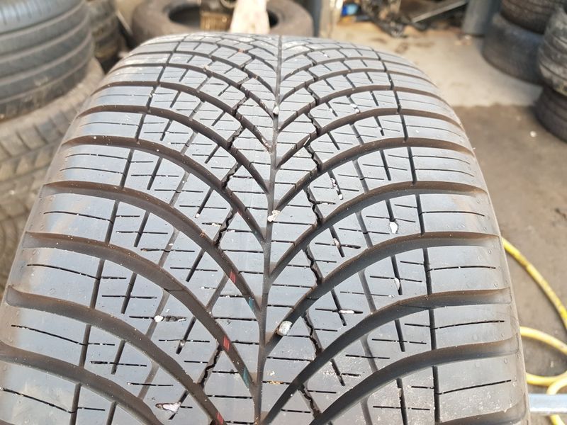 Goodyear vector 4seasons gen-3 225/40/18 rok 2020 8mm. Opona pojedyncz