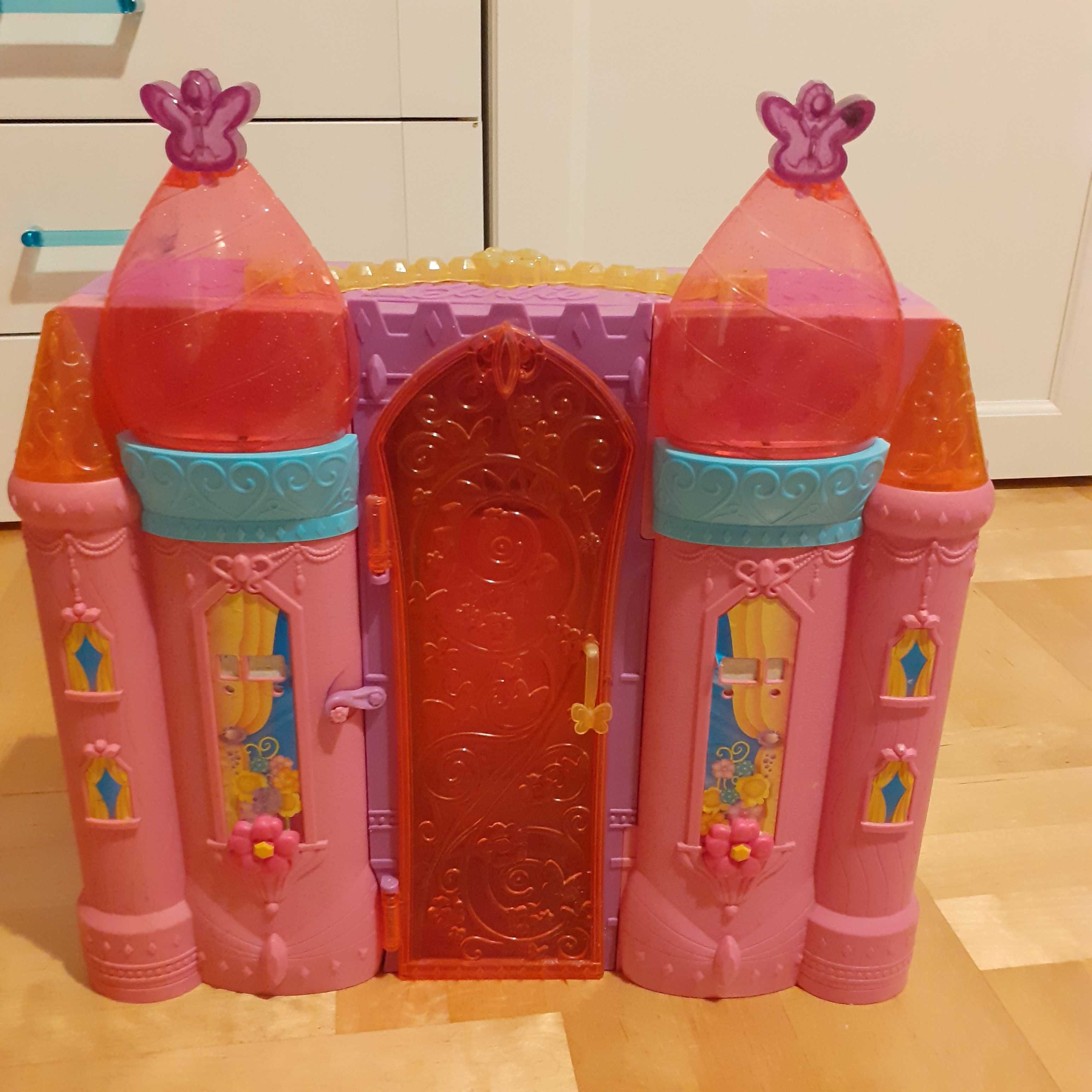 Zamek w walizce dla Barbie