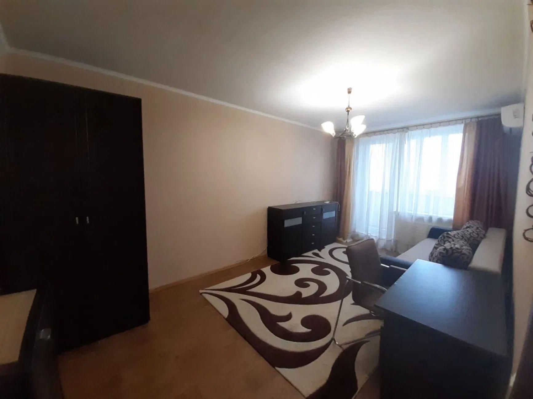 Продам 1-но кімнатну чешку з ремонтом, 7хв. до метро