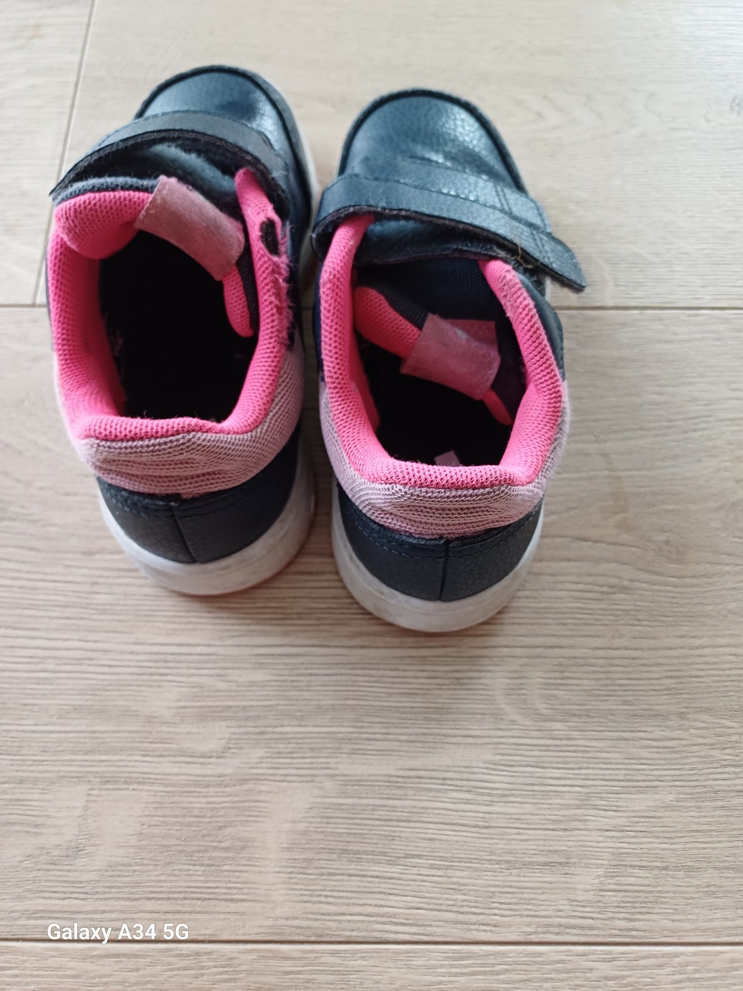 Buty Adidas dla dziewczynki 28