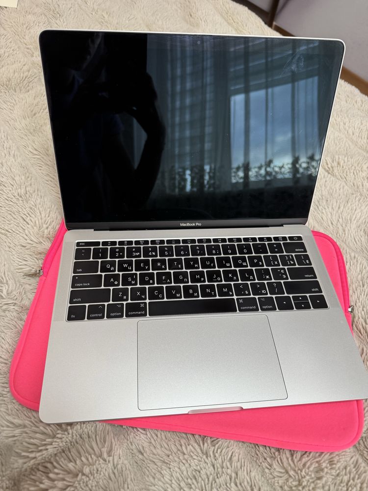 MacBook Pro 13" (2017, Core i5, 16GB RAM, 128GB SSD]