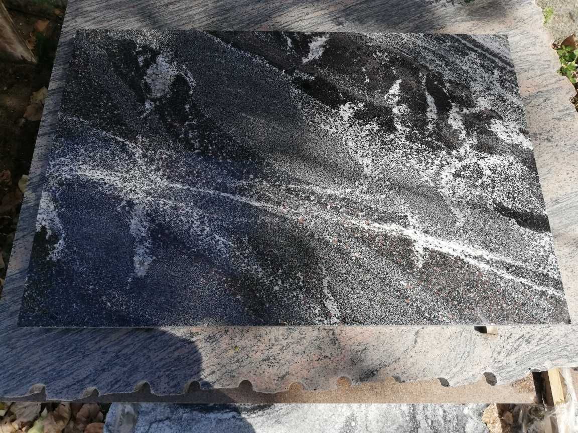 Blaty , naturalny kamień Amphibolit Granat