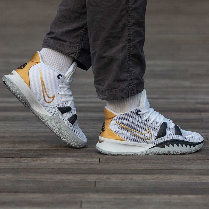 Мужские кроссовки Nike Kyrie 7 чоловічі кросівки найк кайрі 7 кайри