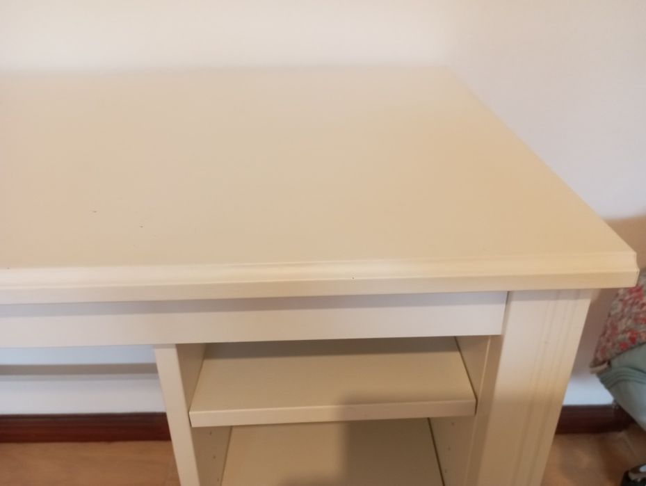 Secretária IKEA...
