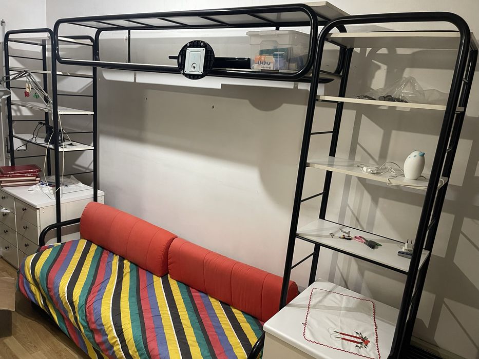 Mobiliario de quarto com estantes