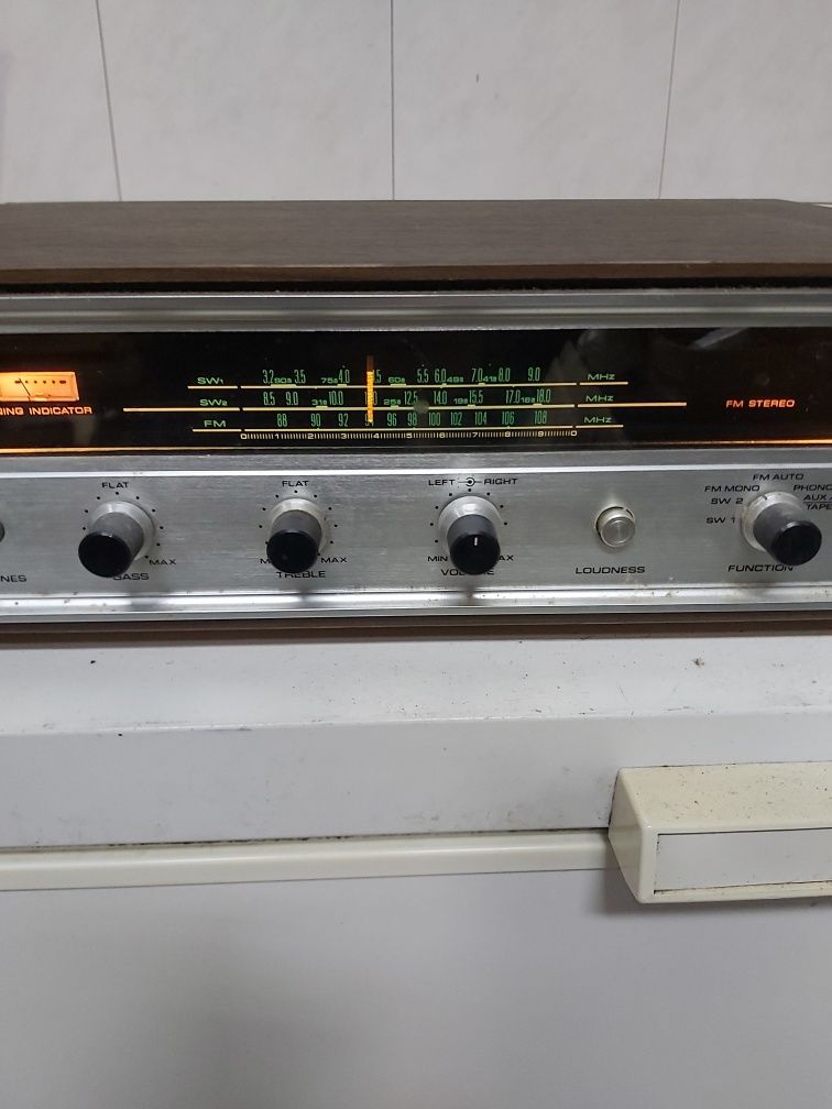 Rádio Pioneer antigo