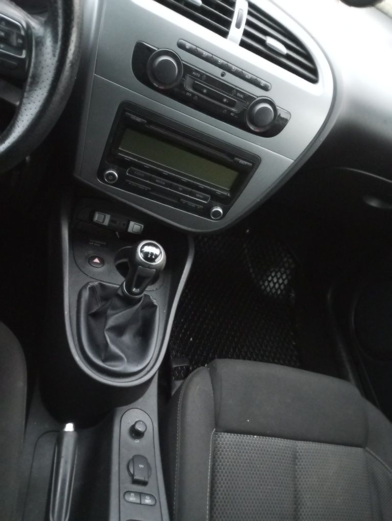 Sprzedam Ładnego Seat Leon II 2011r