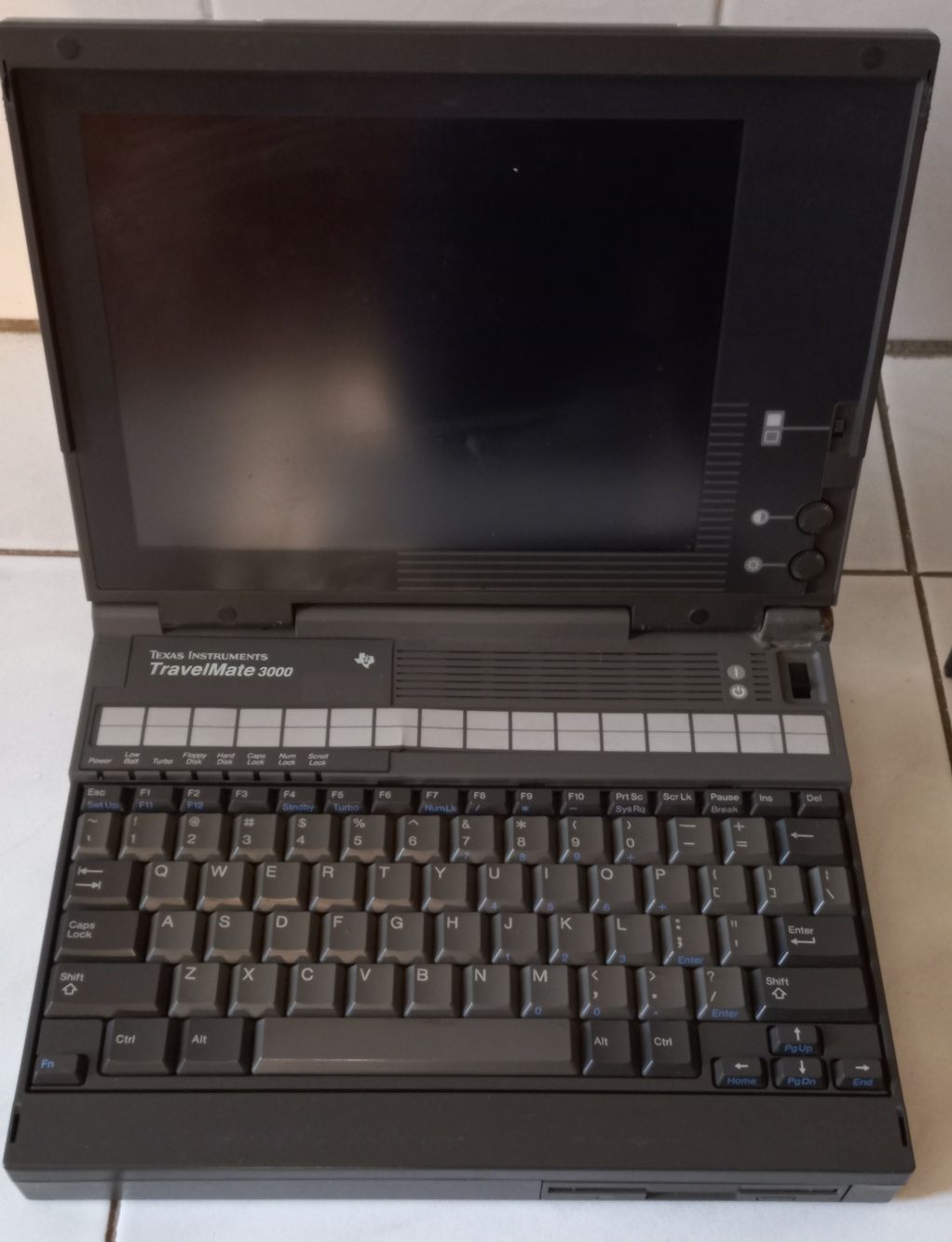 Portátil Texas Instruments Travel Mate 300
