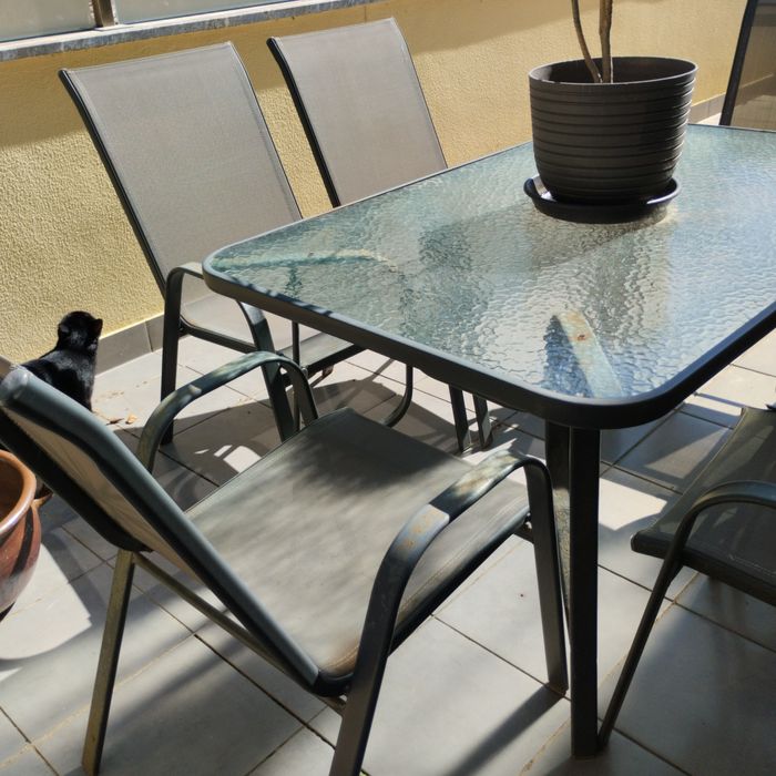 Mesa de jardim e 6 cadeiras