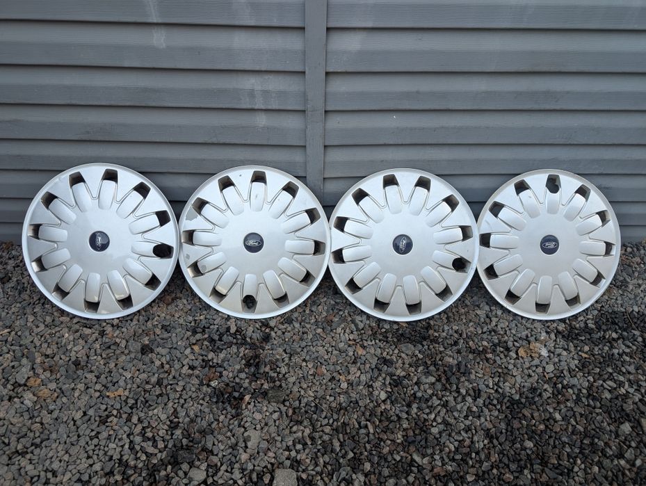 Оригінальні ковпаки Ford R16 в гарному стані