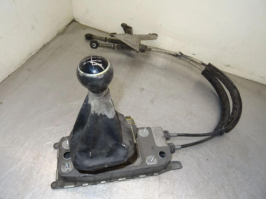 VW GOLF V HB 5D 1.9TDI LEWAREK WYBIERAK BIEGÓW 1K0711061A 1K0711049AS