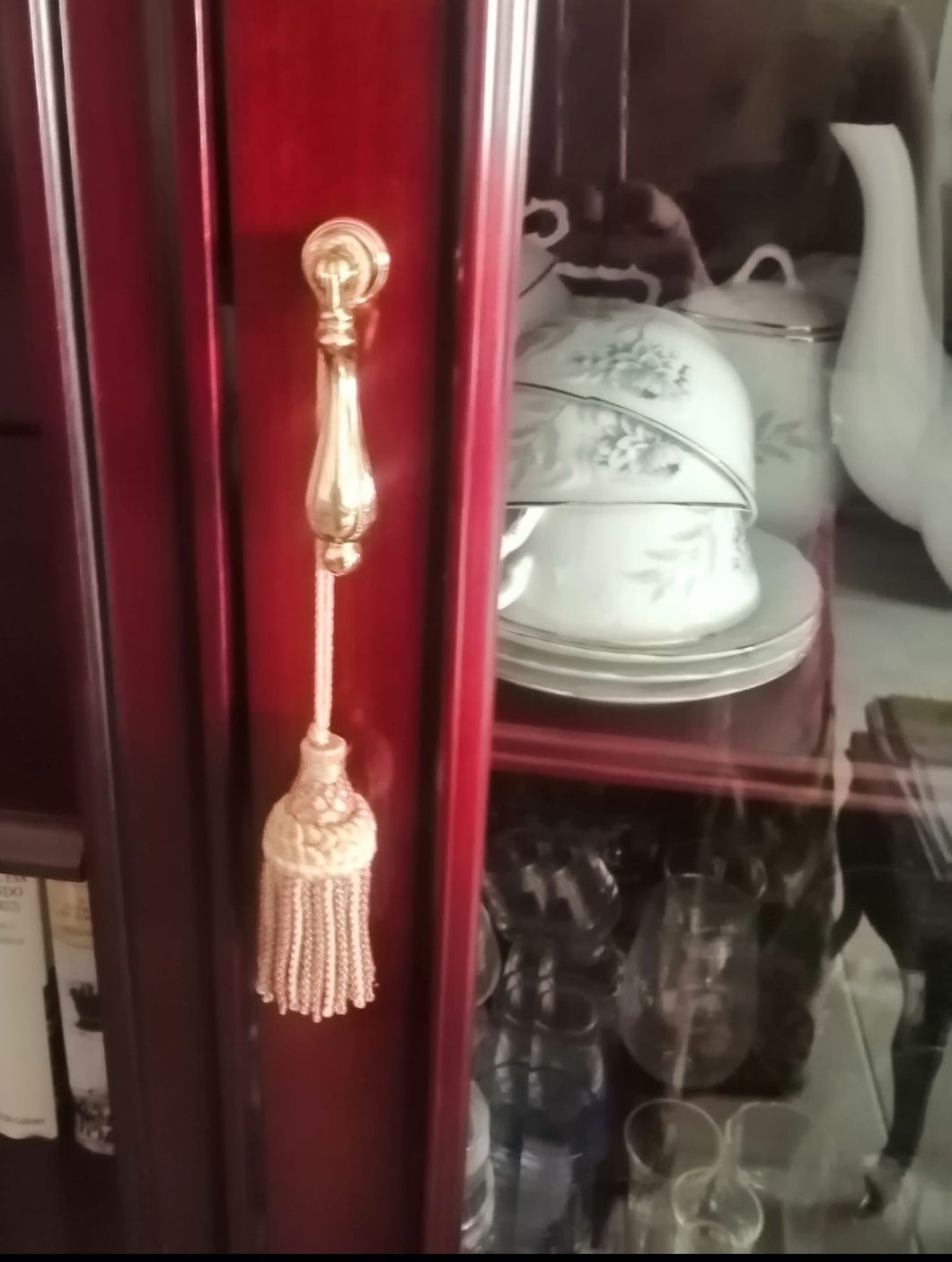 Móvel Armário de sala com Cristaleira em mogno