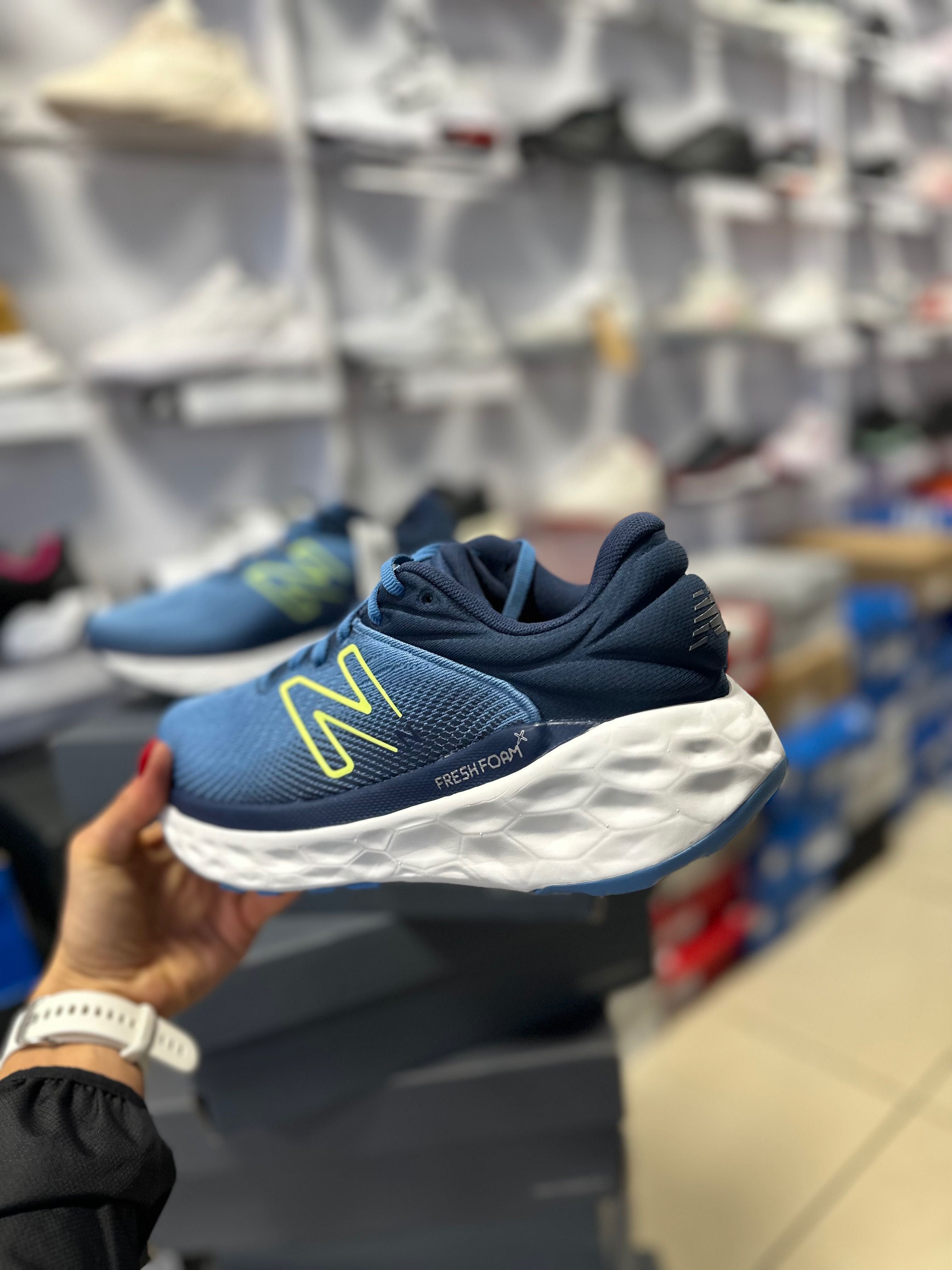 Чоловічі оригінальні бігові кросівки New Balance M840FLN