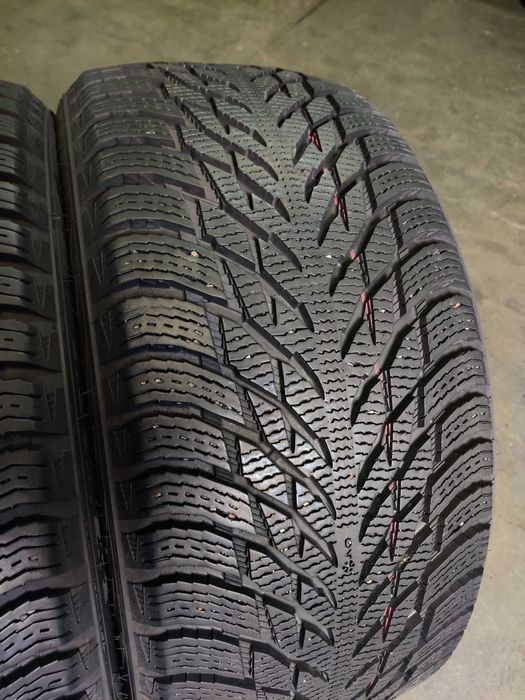 R18 245 40 зимові шини Nokian Hakkapeliitta хороший