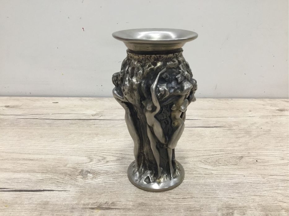 Ваза НЮ, Европа.