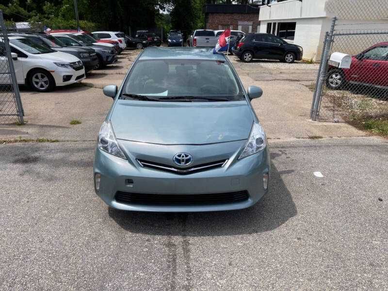 2014 Toyota Prius v Two