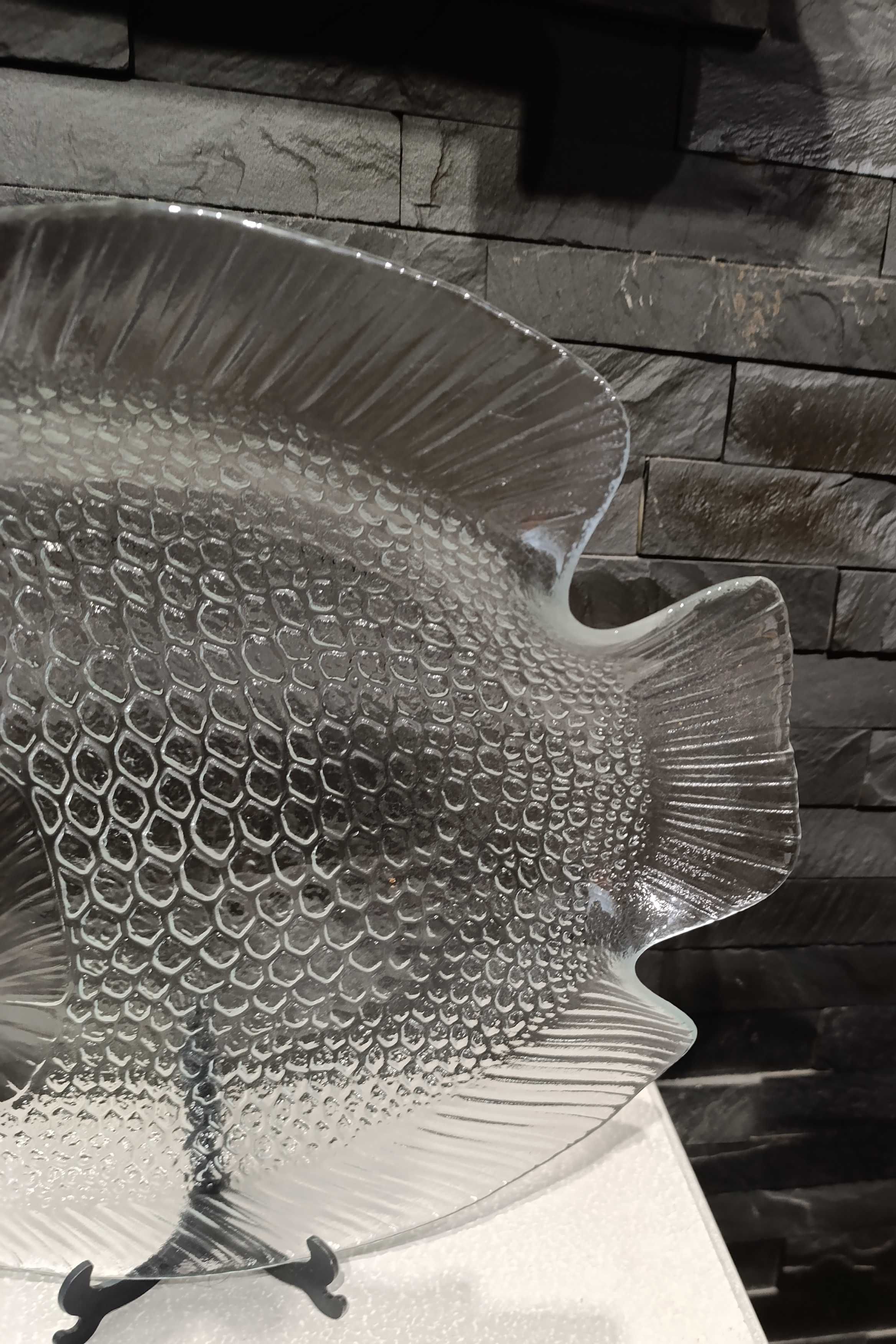 Prato Grande, Servir, forma de peixe, em vidro trabalhado - 39X33 cm