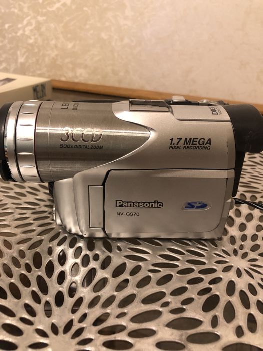 Відеокамера Panasonic nv-gs70
