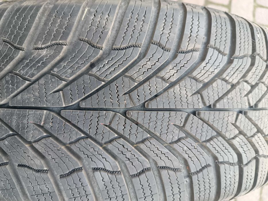 Opony zimowe 215.60.17