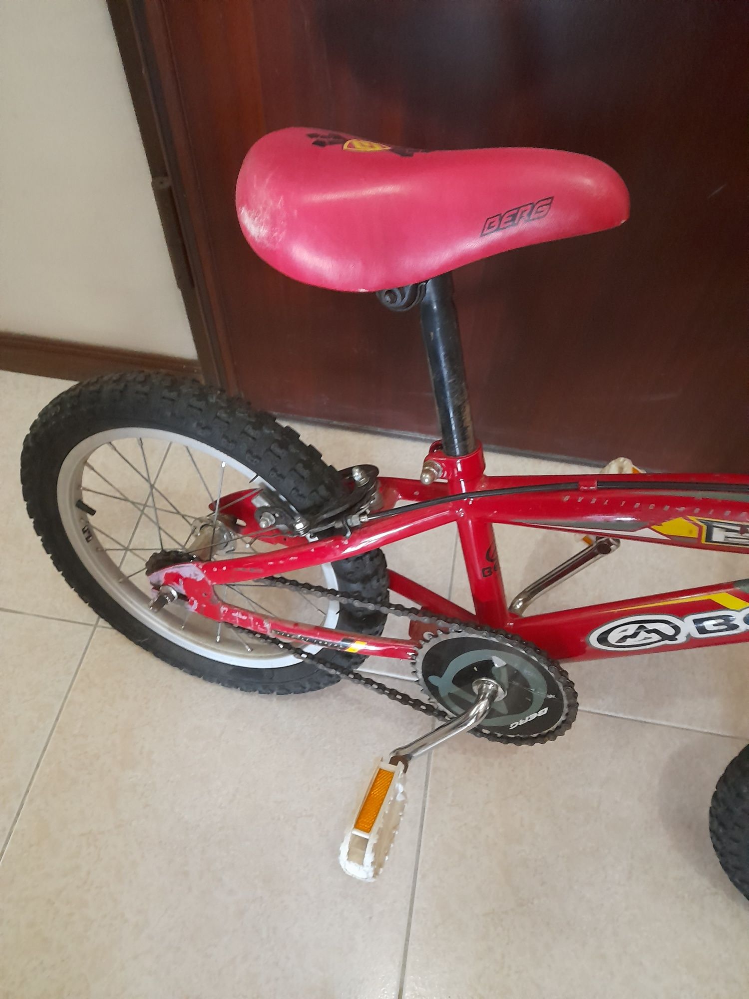 Vendo capacete  e bicicleta Berg