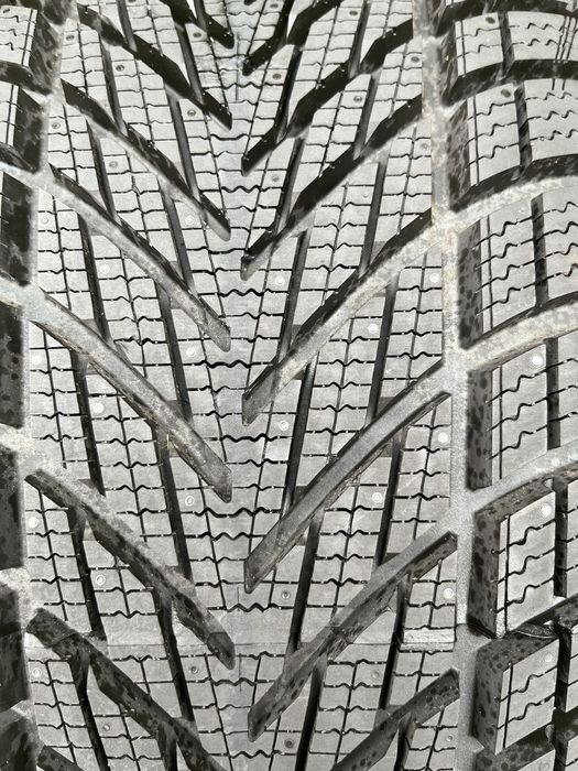 4 x Opony zima Goodyear Ultra Grip Performance 3 215/55R17 98V XL 2024