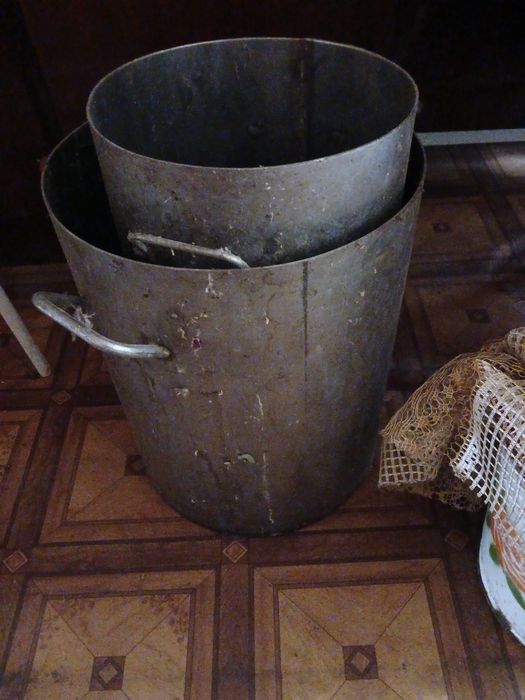 Продам два бака .