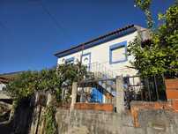 Vende se casa a precisar de obras