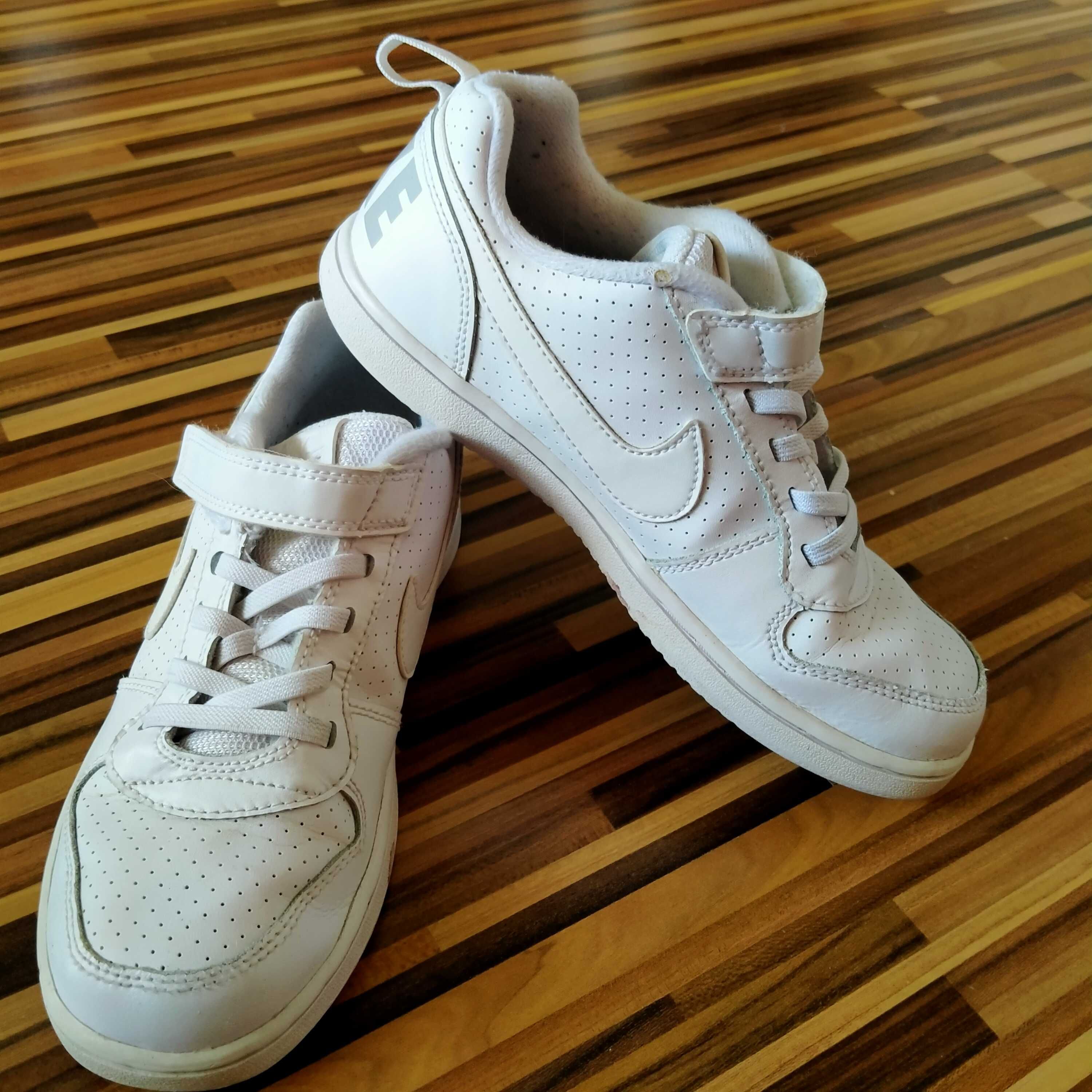 Dziewczęce białe buty sportowe Nike rozm. 35