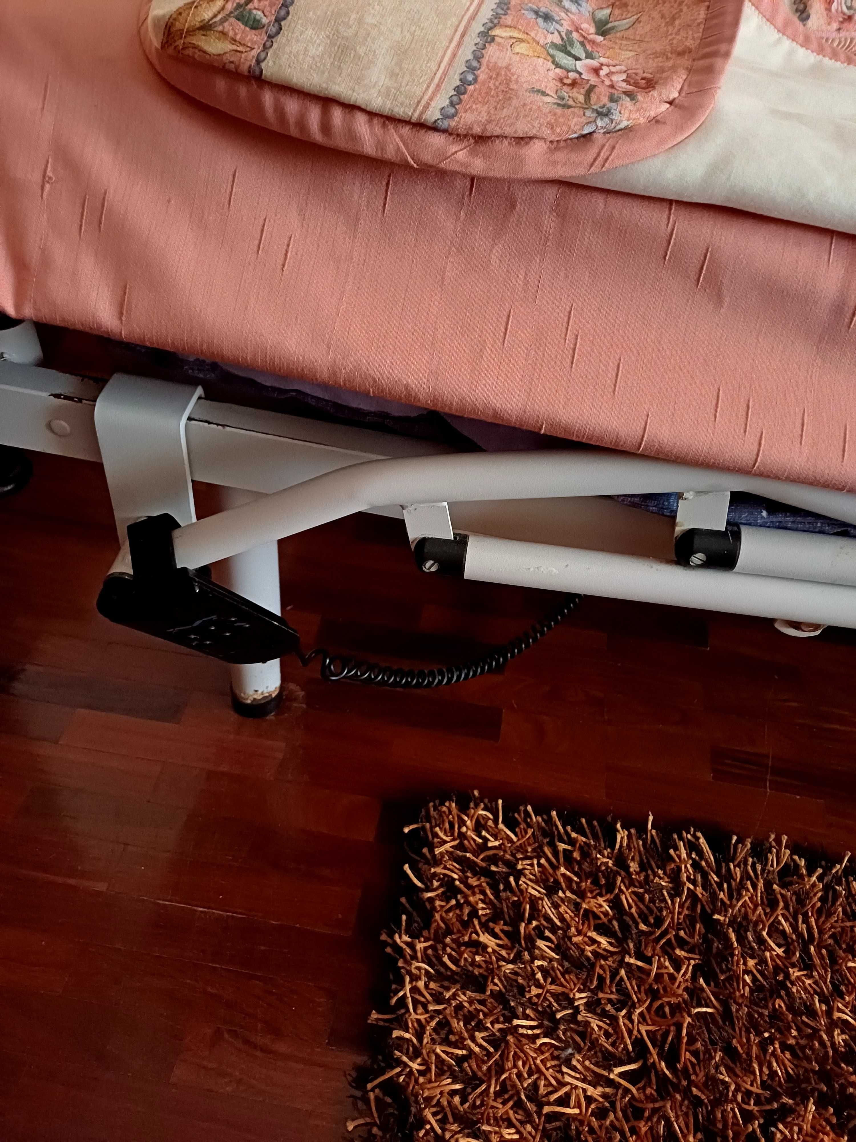 Cama articulada para pessoas acamadas