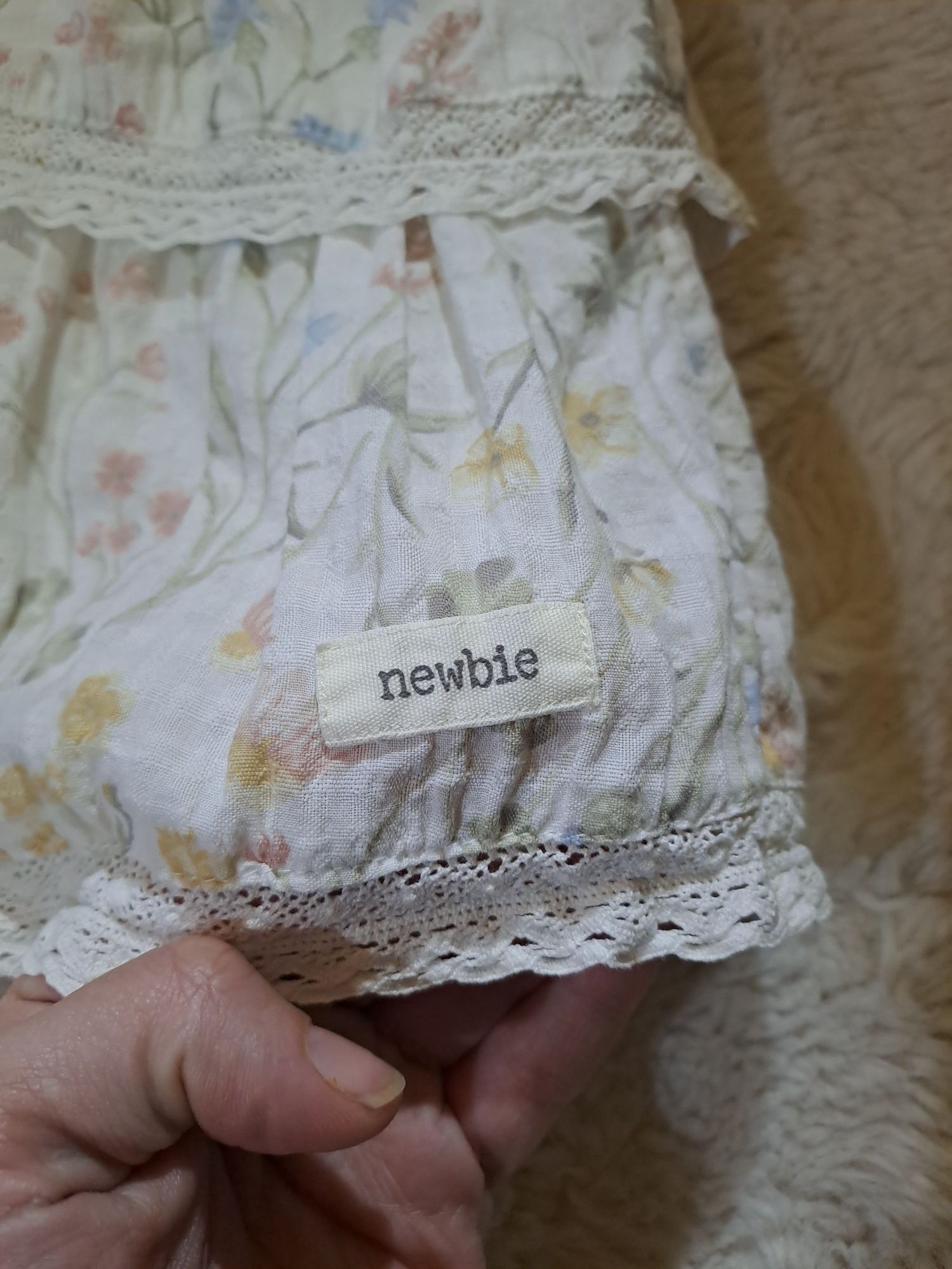 Przepiękna muślinowa limitka Newbie rozmiar 74 Limited Edition