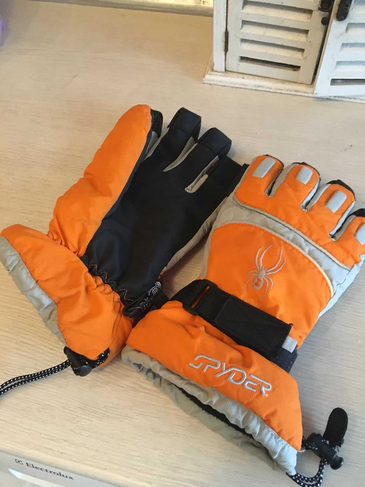 лыжные перчатки Spyder