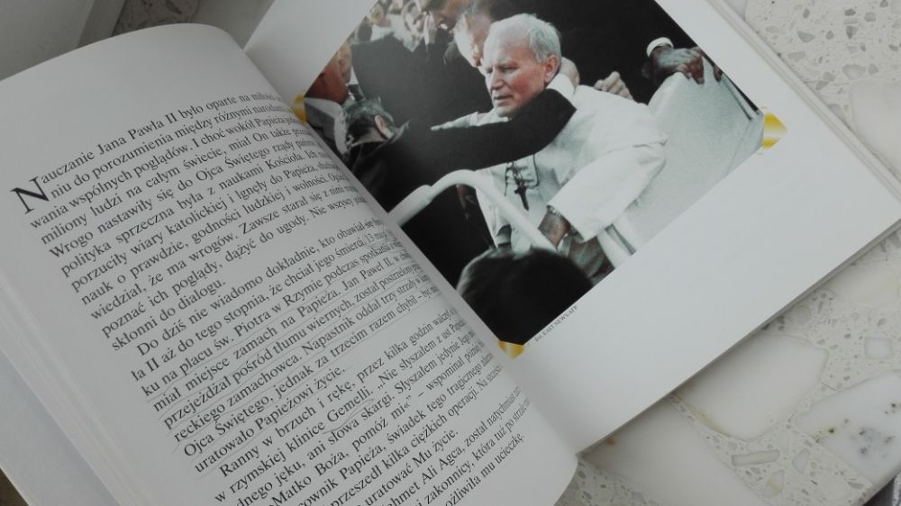 "Opowiem ci o Janie Pawle II" Joanna Majewska (twarda okładka) +gratis