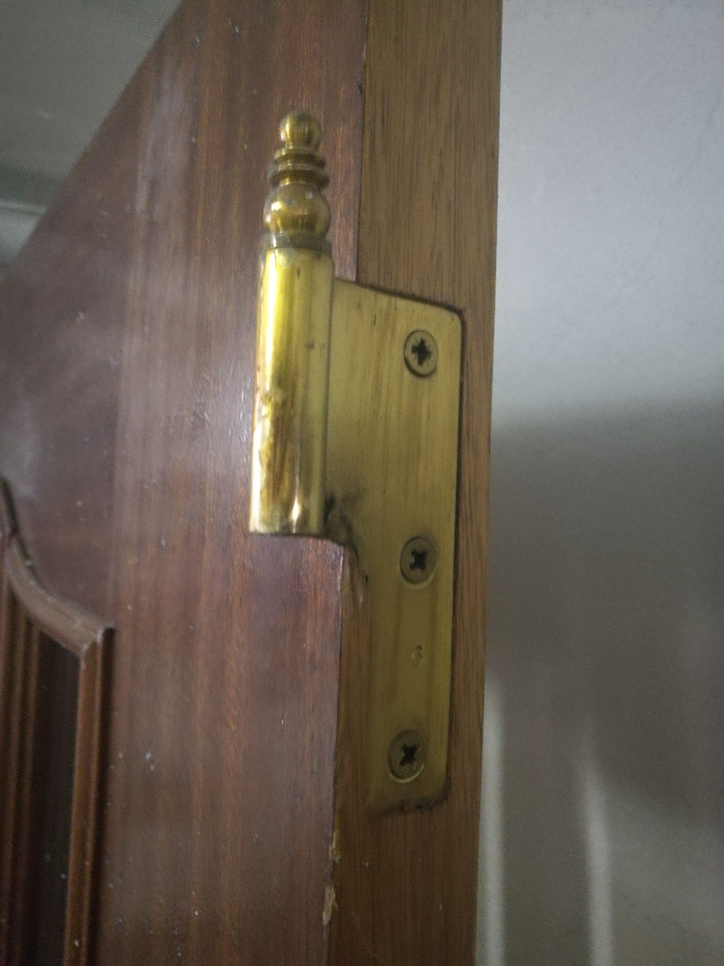 Porta de interior vidrada em mogno maciço de abertura à direita