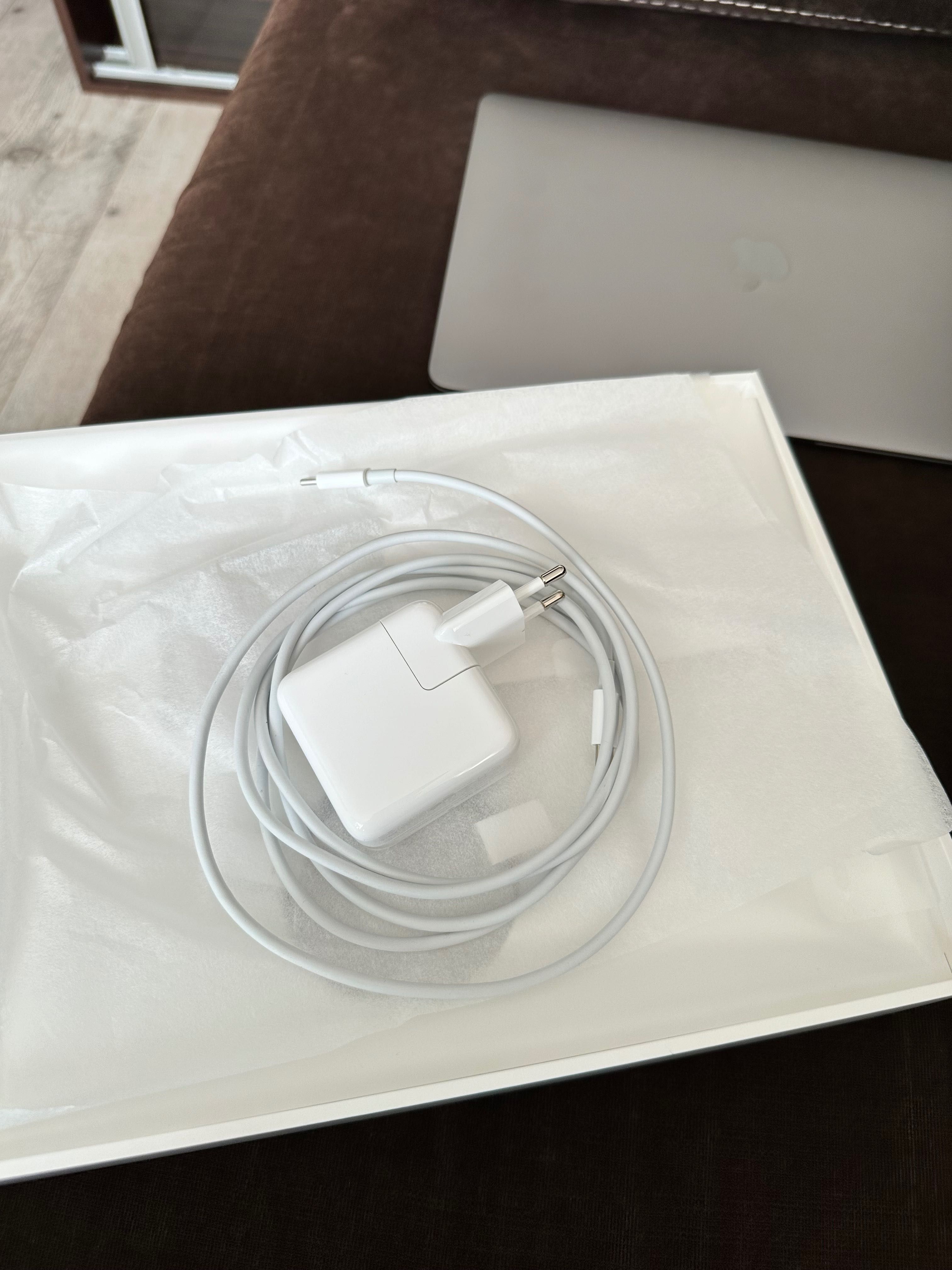 Macbook Air M1 8/256GB idealny, 11 miesiecy rękojmi media expert
