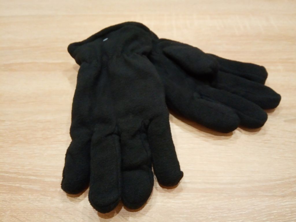 Перчатки зимние флисовые с подкладкой.