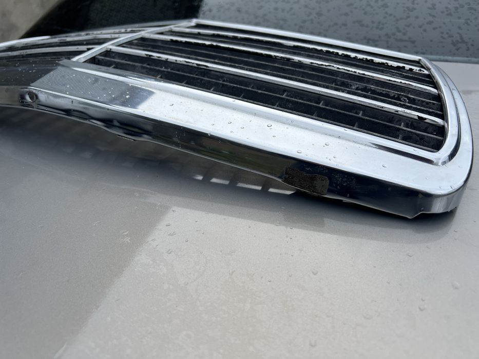 Решітка радіатора Mercedes Benz W124 E клас рестайлінг 94-95 рік