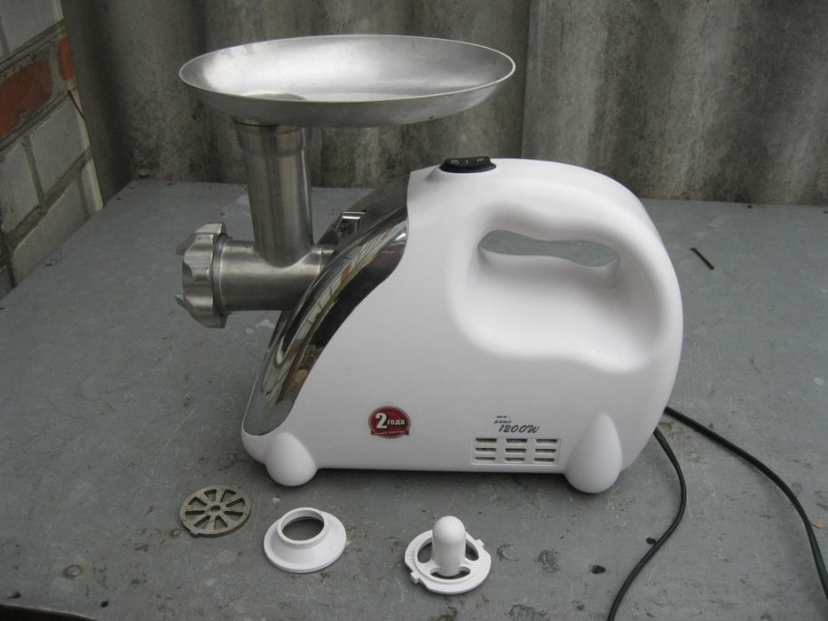Продам электромясорубку