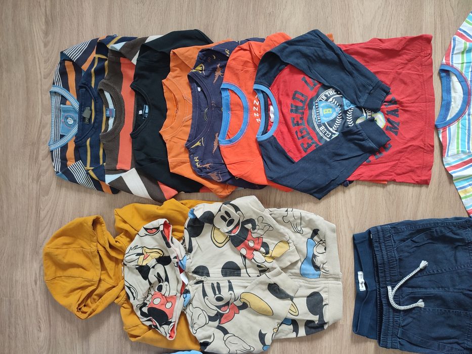 Ubranka dla chłopca r 104