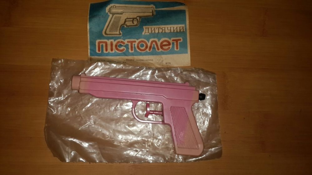 Дитячі іграшки фігурки, статуетки