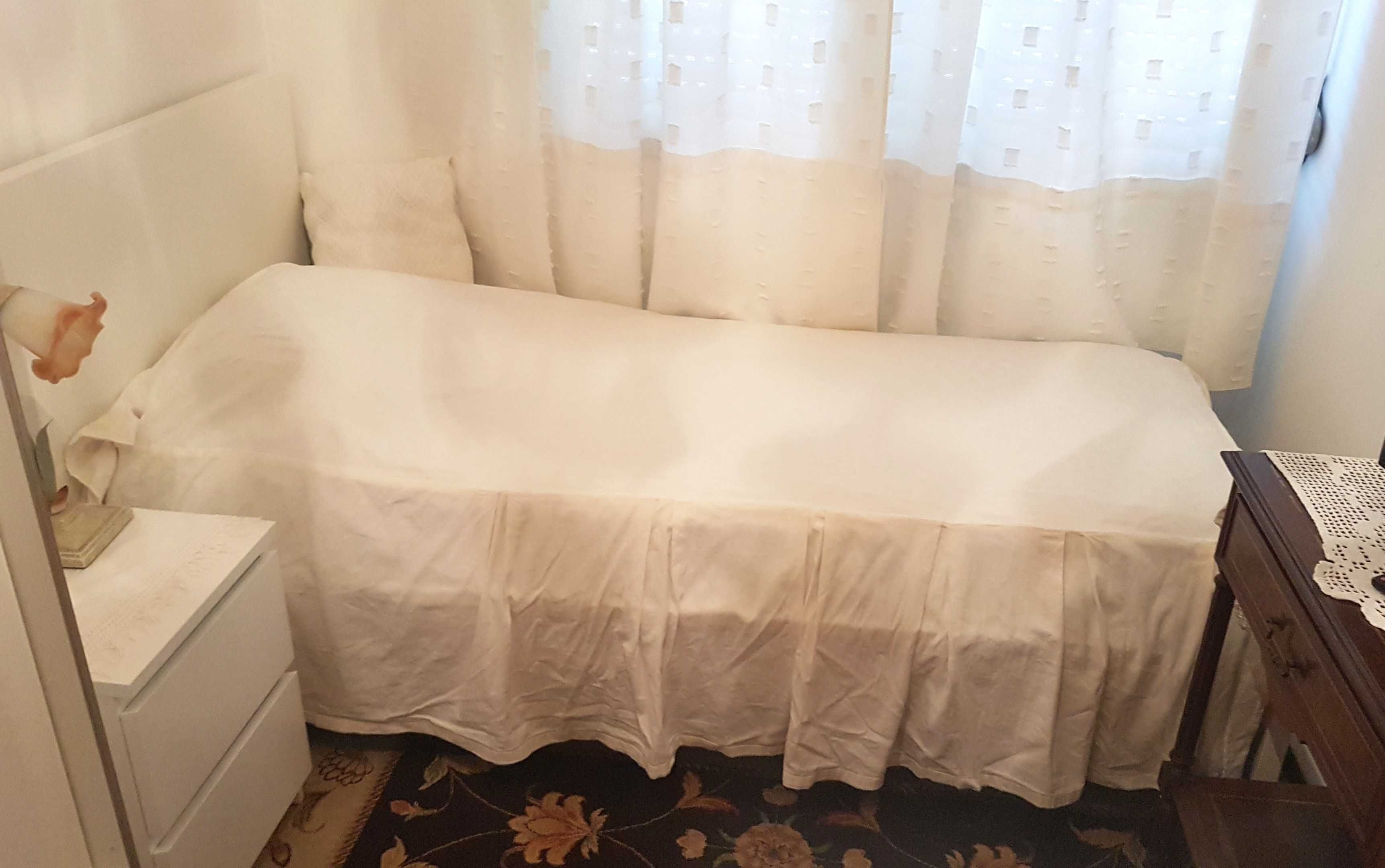 Quarto COMPARTILHADO para duas SENHORAS, 21a aos 50 anos.