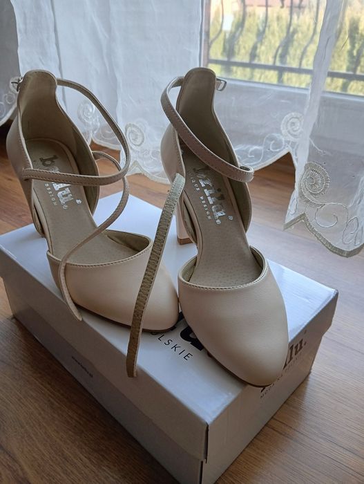 Ślubne czółenka brilu