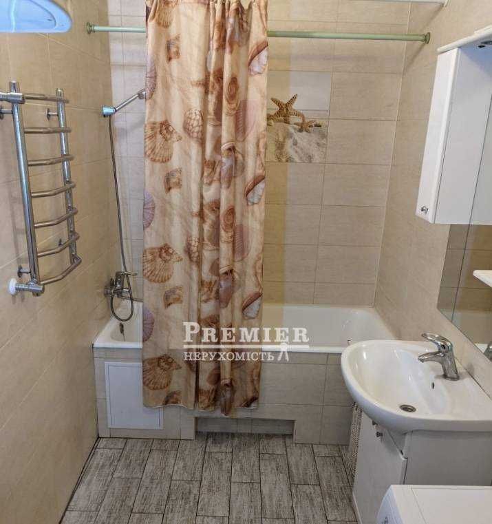 Продам двоповерховий будинок у містечку Котовського!