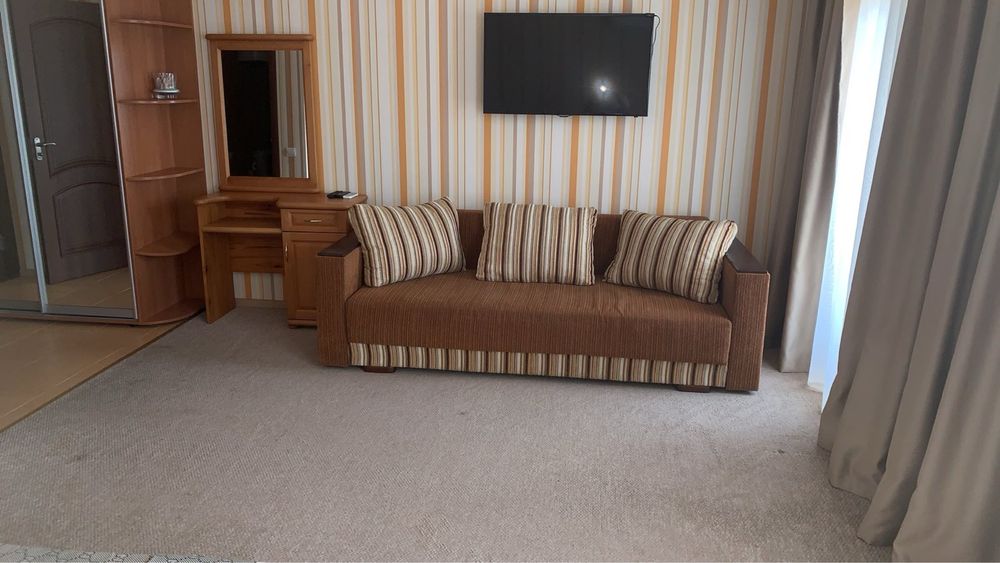 Отель на березі Дніпра