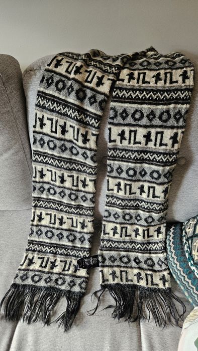 Wełniany szalik szaro-kremowo-czarny aztek aztec długi