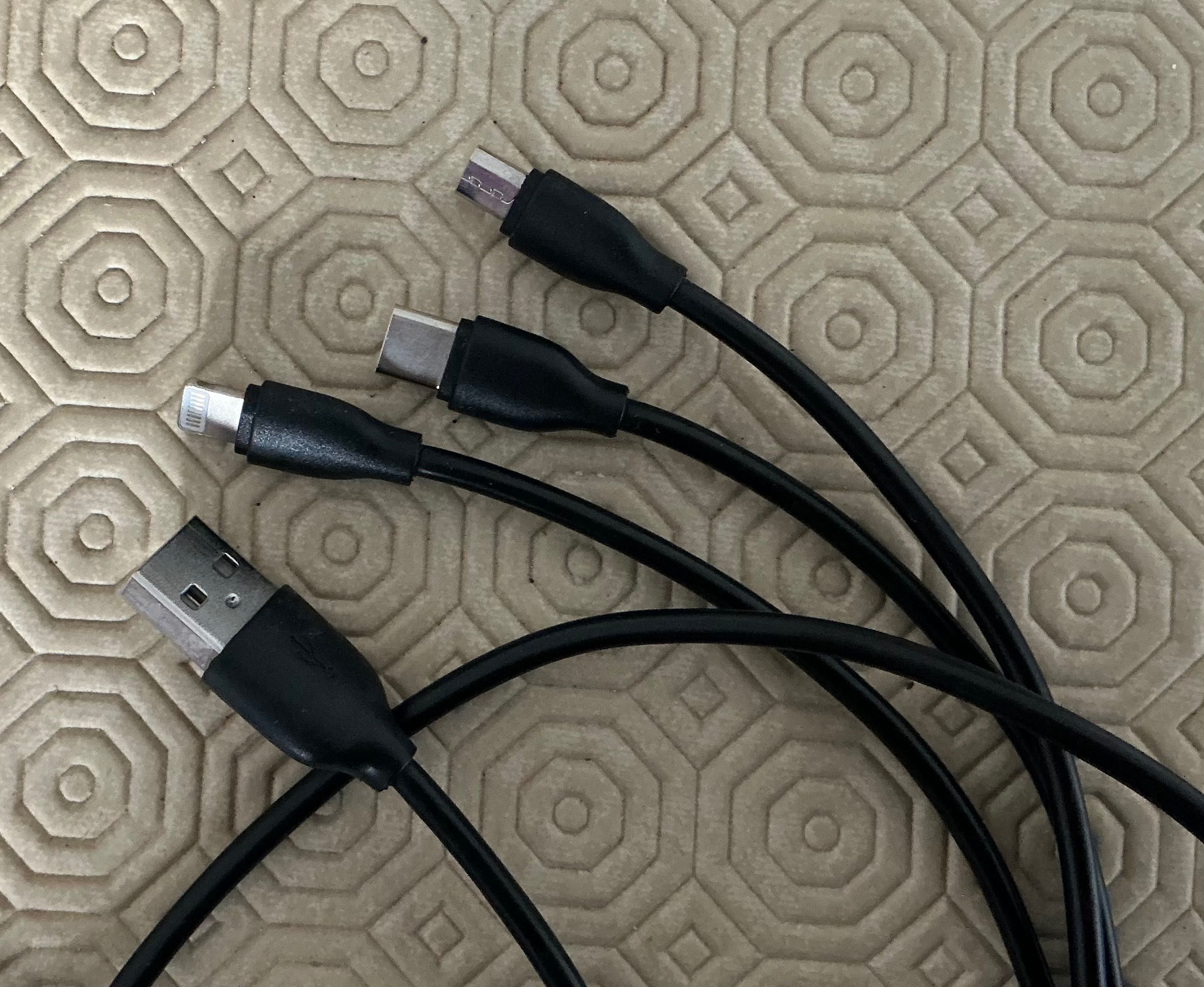 Cabo USB 3 em 1: microUSB, USB-C e lightning